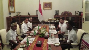 Jokowi Ajak Warga Yapen dan Nduga Makan Siang Bareng di Istana