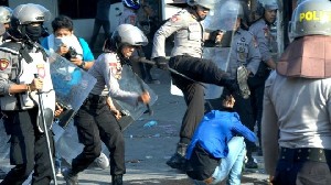 Amnesty International: Polisi Harus Hentikan Kekerasan Terhadap Demonstran dan Jurnalis