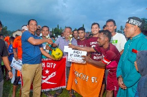 Menang Tipis 1-0 atas Dusun Benseh City, Disuboh United Champion Bawa Pulang PialaÂ 