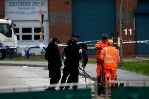Polisi Inggris Kembali Tangkap 2 Orang Terkait Kasus 39 Mayat Dalam Kontainer