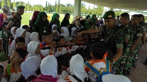 TNI Bekali Murid TK Tugas Tentara