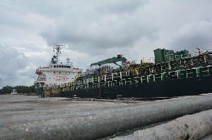 Perdana, Pelabuhan Krueng Geukueh Ekspor Minyak Kelapa Sawit