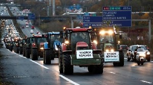 Petani Prancis Turun ke Jalan Untuk Menyelamatkan Ladang Mereka
