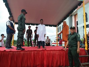 Terbukti Berzina,Seorang Kakek di Aceh Tamiang Dicambuk 100 Kali