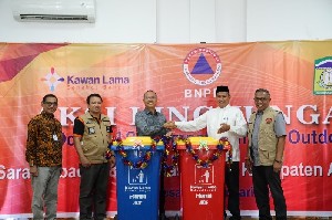 BNPB Serahkan Bantuan 100 Unit Tempat Sampah kepada Pemkab Aceh Besar