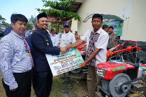 Pemkab Aceh Besar Terima 10 Hand Traktor dari CSR Bank Aceh Syariah