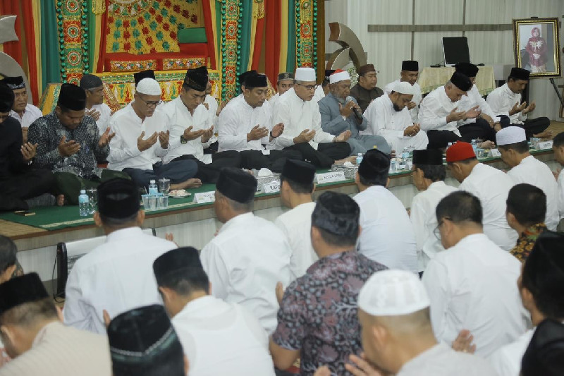 Plt Gubernur Nova Sampaikan Terima Kasih kepada Masyarakat Aceh Mendoakan Ibunda Mertuanya