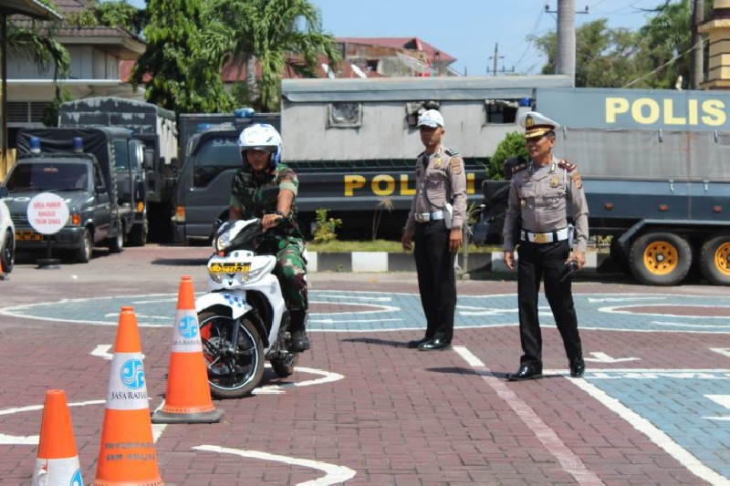 Prajurit Batalyon Raider 112/DJ Ikuti Ujian Pembuatan SIM di Polresta Banda Aceh