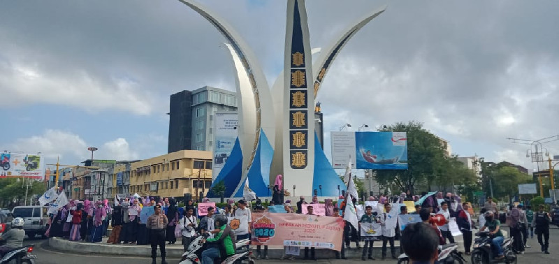 GEMAR 2020, FSLDK Aceh Gelar Aksi  Long March dan Bagi-bagi Hijab