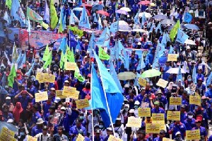 Puluhan Ribu Buruh Tuntut Ikut Pembahasan Omnibus Law Cipta Kerja