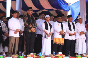 Ustadz Das’ad Latief Pukau Puluhan Ribu Undangan Maulid Raya Banda Aceh