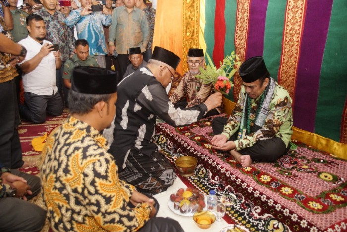 Berkunjung ke Aceh Utara, Menag Dipeusijuek Alim Ulama