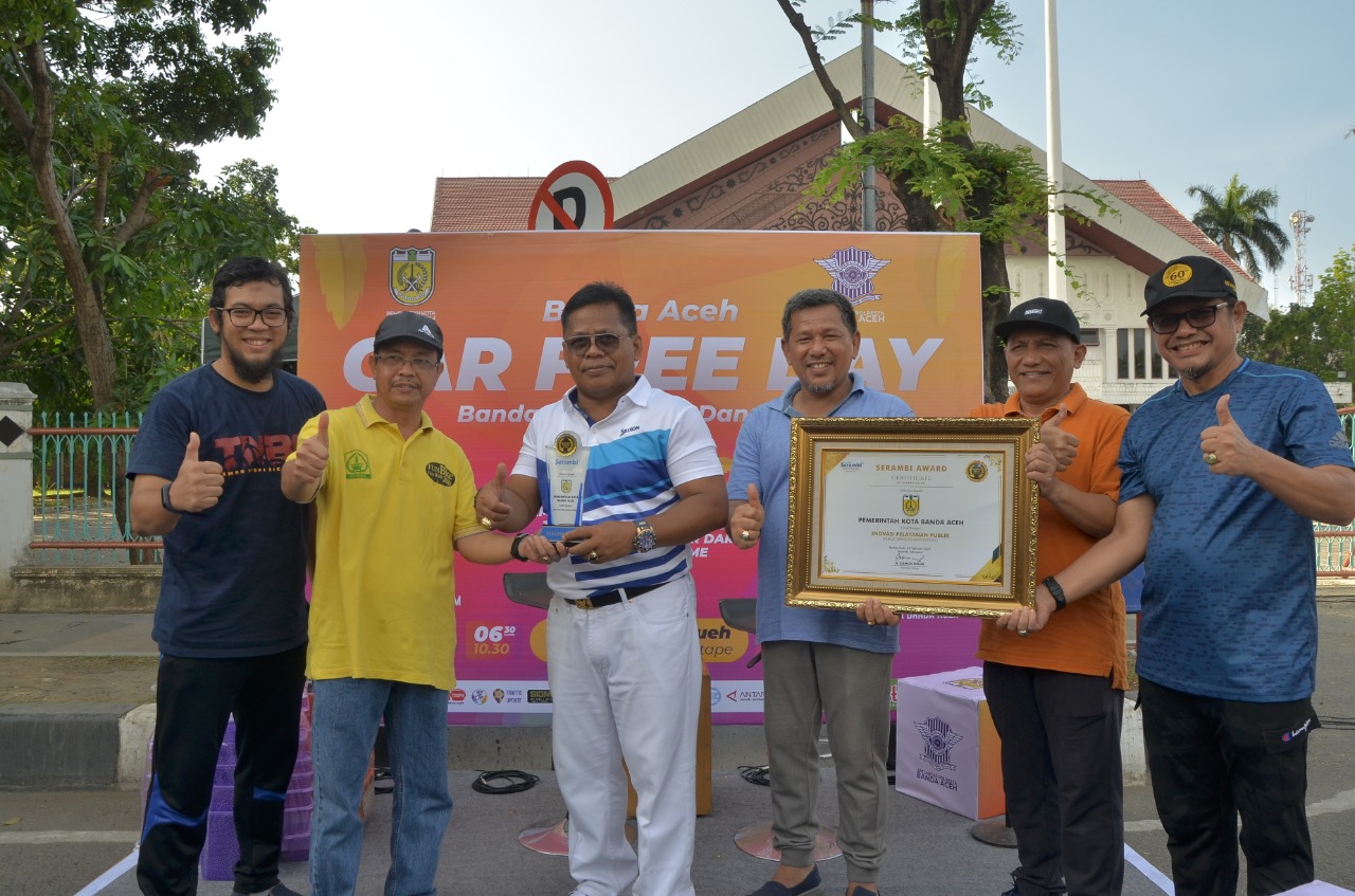 Walikota Banda Aceh Terima Sertifikat Serambi Award 2020