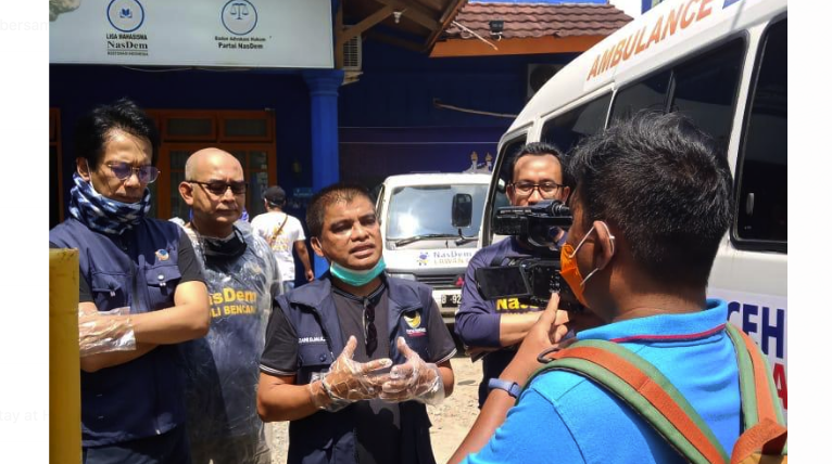 Antisipasi Penyebaran Corona, NasDem Aceh Somprot Disinfektan di Fasilitas Umum