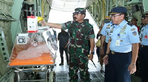 Bawa 9 Ton Alat Kesehatan, Hercules C-130 Tiba di Indonesia