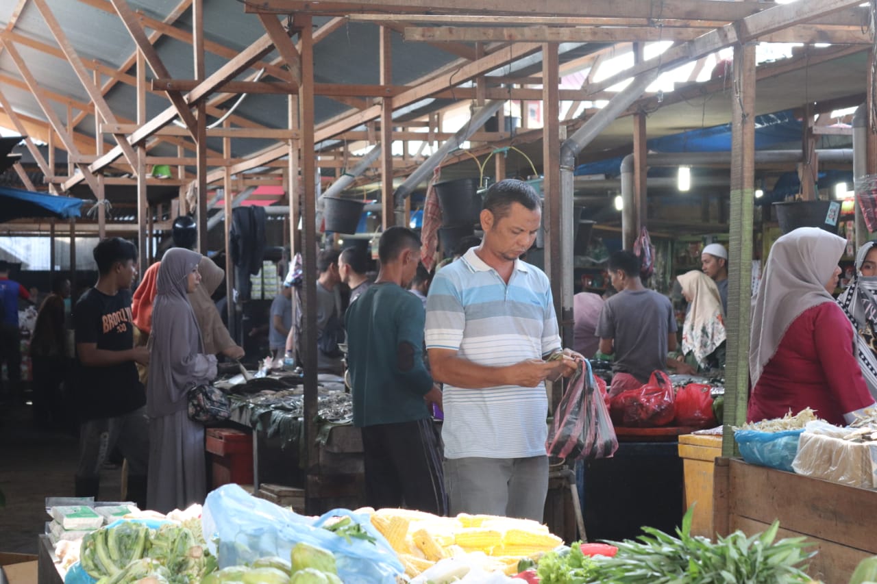 Wabah Corona, Pasar Lamnyong Masih Ramai Pembeli