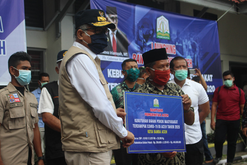 Pemerintah Aceh Salurkan Bantuan ke Masyarakat Miskin Terdampak Covid-19