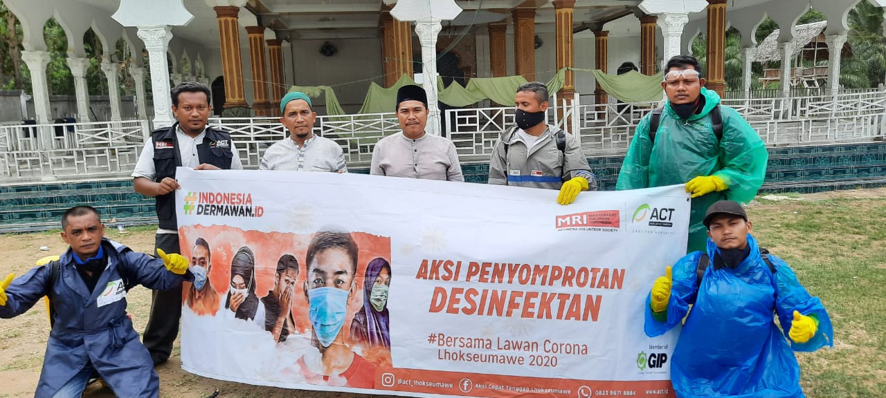 PA Simpang Keuramat Semprot Disinfektan Masjid, Ini Pesan Tgk Nazaruddin
