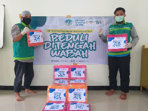 Wahdah Islamiyah Aceh Salurkan Bantuan Baju Hazmat kepada RSUDZA