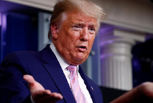 Trump sedang Pertimbangkan Hentikan Impor Minyak dari Arab Saudi