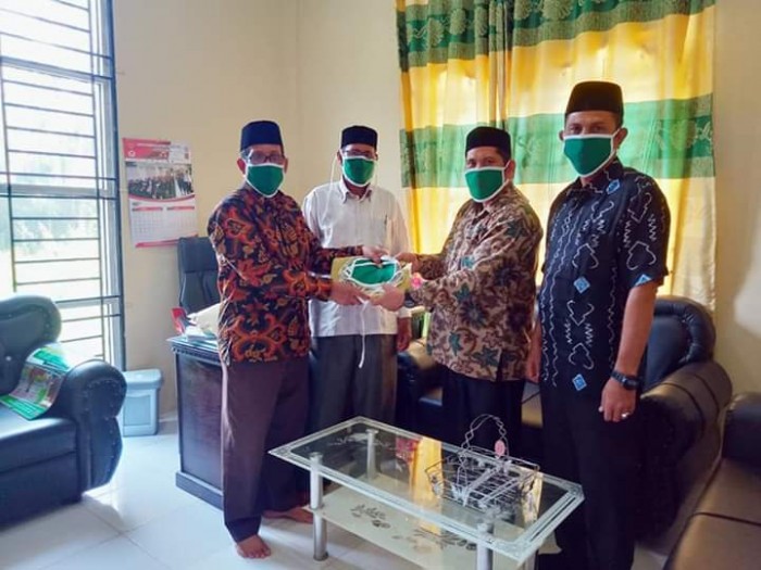 Cegah Covid 19, Kankemenag Aceh Utara Bagikan Masker Ke KUA