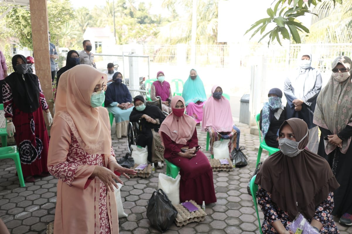 DWP Aceh Salurkan Sembako Bagi Masyarakat Kemukiman Lamteuba
