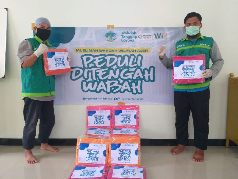 Wahdah Islamiyah Aceh Salurkan Bantuan Baju Hazmat kepada RSUDZA