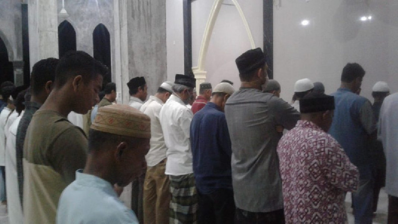 Tarawih Malam Pertama di Bireuen, Masjid Disesaki Jamaah
