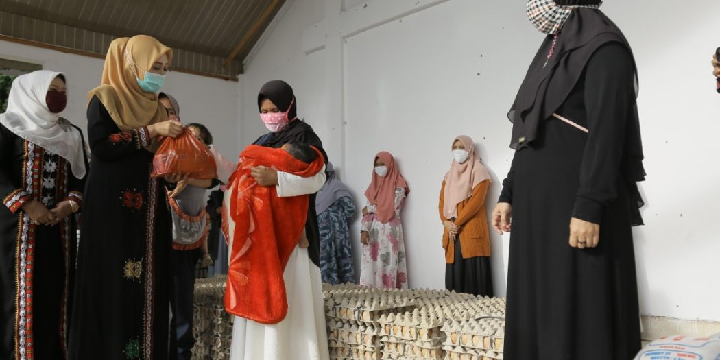 Dyah Salurkan Bantuan Sembako Bagi Masyarakat Kurang Mampu di Aceh Tengah