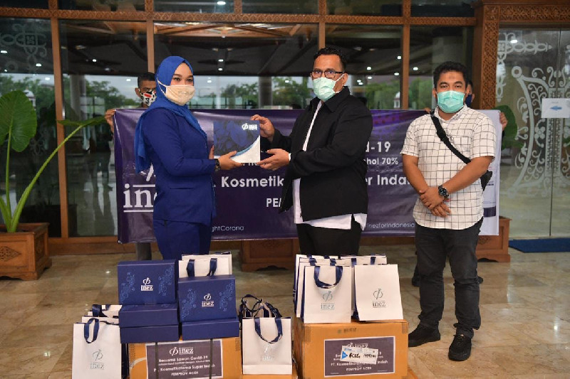 Perusahaan Kosmetik Ini Bantu Hand Sanitizer Buat Tenaga Medis di Aceh