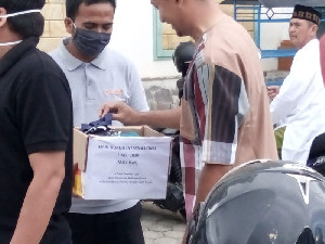Hari Buruh, Aliansi Buruh Aceh Bagikan Masker dan Sembako