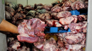 63 Ton Daging Babi Dikemas Menyerupai Daging Sapi di Bandung
