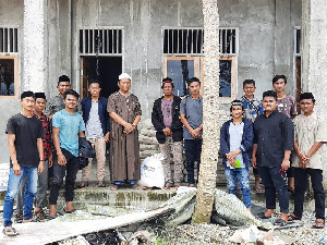 PMLS Rakan Sekato Serahkan Donasi untuk Korban Kebakaran Pesantren Syaikhuna