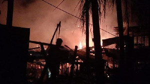 Diduga Disambar Petir, Lima Unit Rumah Terbakar di Aceh Utara