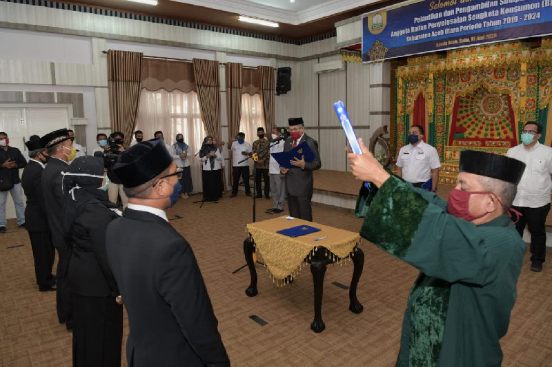 Lantik Anggota BPSK Aceh Utara, Plt Gubernur Sampaikan Lima Pesan Khusus