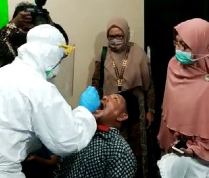 Cek Zainal Imbau Masyarakat Banda Aceh Ikut Tes Swab Gratis