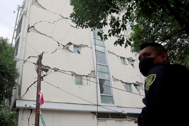Meksiko Diguncang Gempa 7,4 SR, Warga Waspada Gempa Susulan
