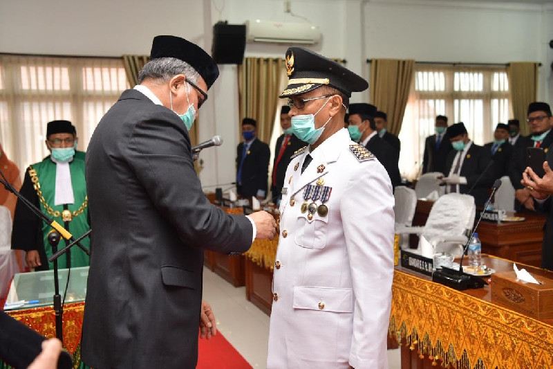 Plt Gubernur Aceh Lantik Muzakkar A. Gani sebagai Bupati Bireuen