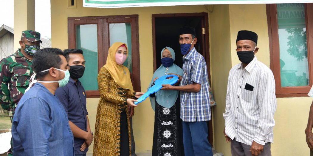 Pemerintah Aceh Serahkan Rumah Bantuan untuk Warga Madat