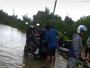 Banjir di Simeulue, Warga Hendak ke Kota Harus Bayar Rp30 Ribu