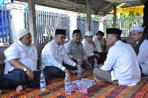 Bupati Bireuen Takziah Ke Rumah Almarhumah Ibunda Bupati Aceh Utara