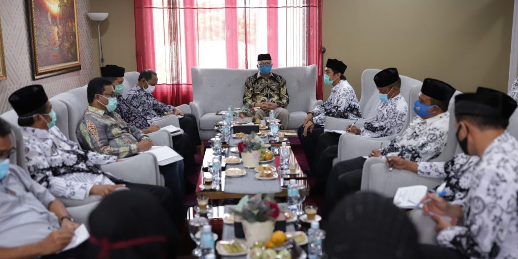 Plt Gubernur Aceh Terima Audiensi Pengurus PGRI Aceh