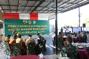 KODAM IM Bantu Tata Kanal Banjir di Krueng Aceh