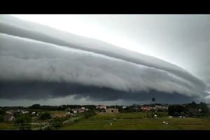 Ini Penjelasan BMKG soal Awan Mirip Gelombang Tsunami di Meulaboh