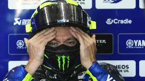 Hampir Tertimpa Motor, Valentino Rossi Banyak Berdoa Usai MotoGP Austria