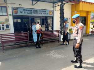 Cegah Covid-19, Ruang Pelayanan Publik Polres Aceh Selatan Disemprot Disinfektan