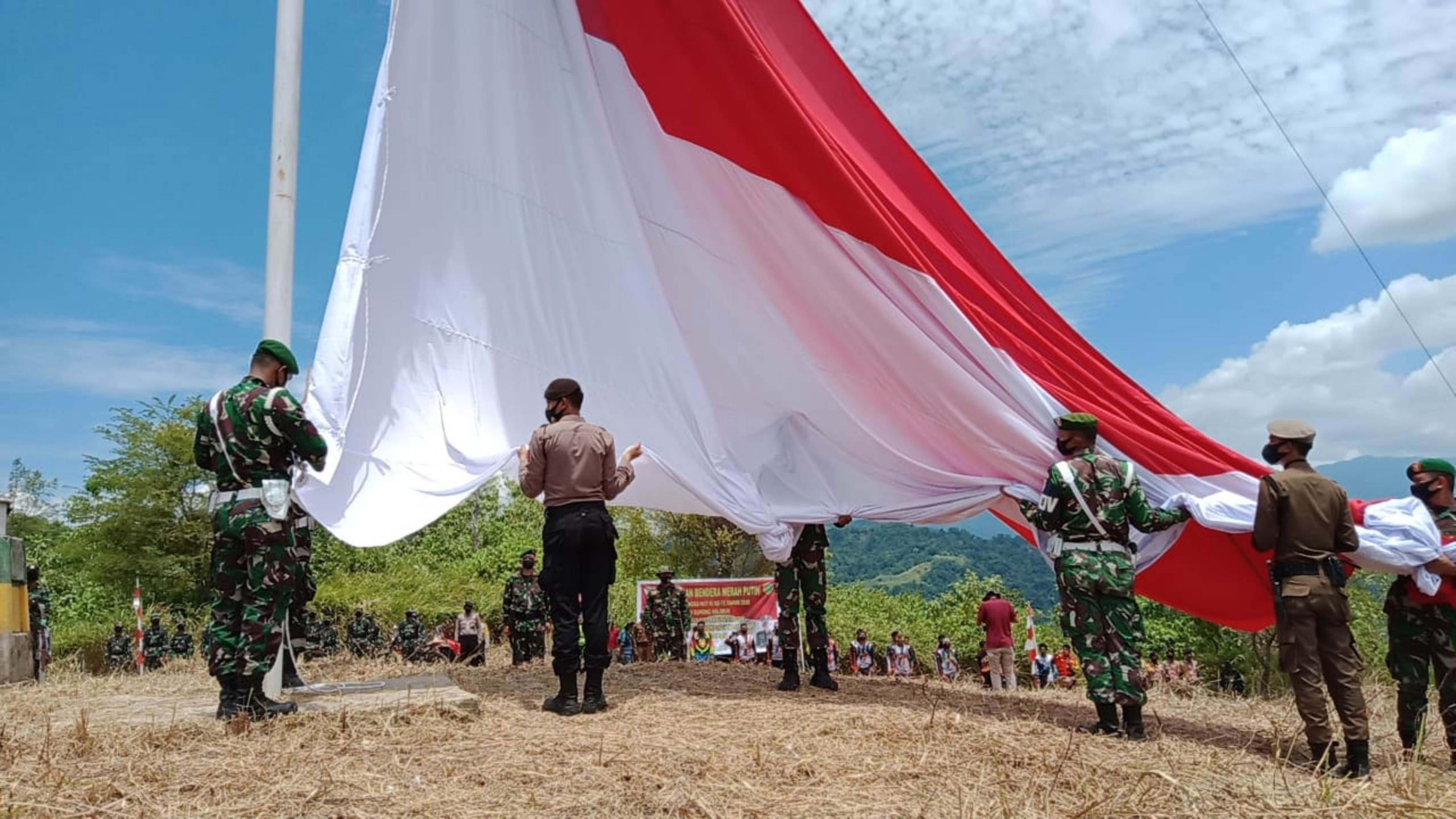 Merah Putih Dikibarkan di Bukit Tiro