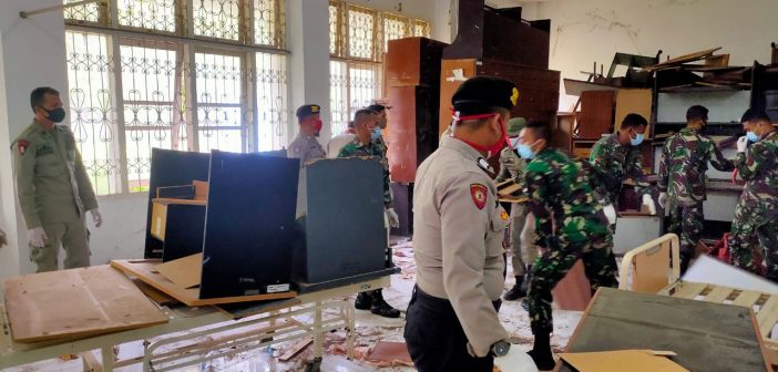 Gabungan TNI Polri, Satpol PP dan Damkar Bersihkan Kamar untuk Pasien Covid-19 di RSUDZA