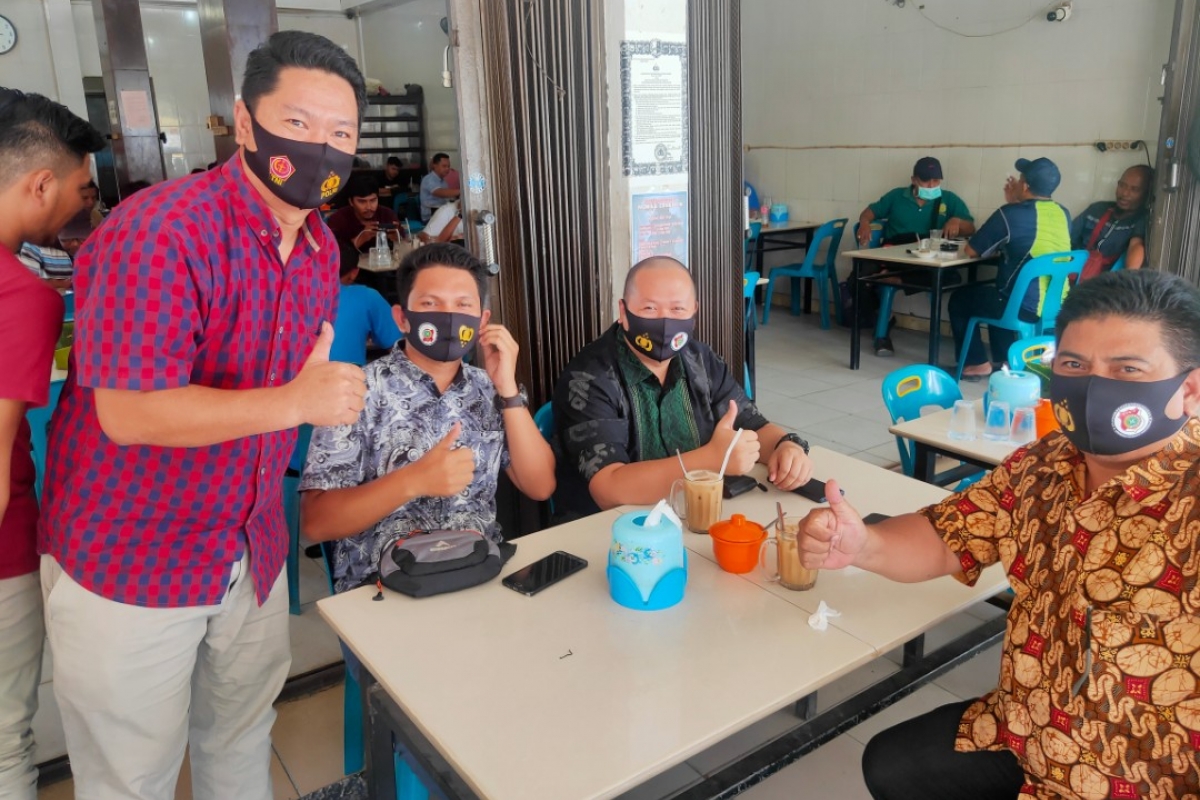 PWI Langsa dan Repsus Aceh Peduli Covid-19, Bagikan Masker ke Masyarakat