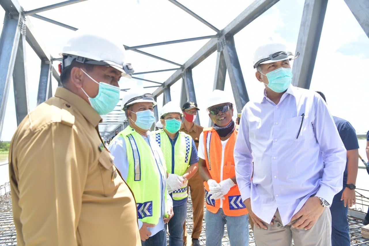 Plt Gubernur Tinjau Progres Pembangunan Jembatan Terpanjang di Aceh